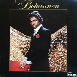 在厨房趴着掀起裙子H
