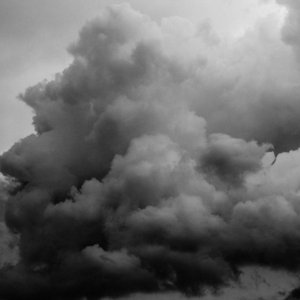 在厨房趴着掀起裙子H
